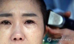 삭발 시위하는 발달장애인 부모 대표 이미지