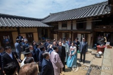 하회마을 둘러보는 반기문