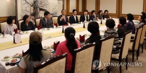 홍윤식 장관, 연평도 주민 초청 지역현안 간담회