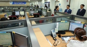 우리은행 콜센터 찾은 진웅섭 금감원장