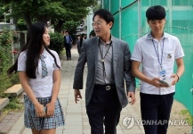 학생들과 대화하는 조희연 교육감