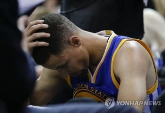 < NBA> 커리는 구설수, 이궈달라 부상… 최악의 골든스테이트