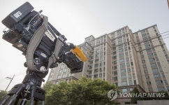 김희옥 위원장을 기다리는 카메라