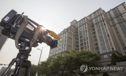 김희옥 위원장을 기다리는 카메라
