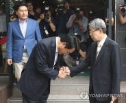 고개숙인 정진석