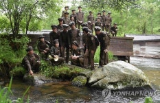 북한청년들 백두산 혁명전적지 답사