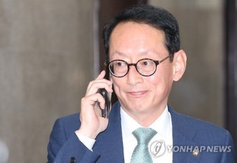회의실 향하는 김도읍