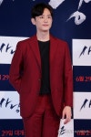 포즈 취하는 권율