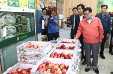 이동필 장관 자인농협산지유통센터 방문