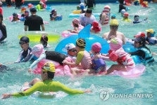 한강 수영장 북적북적