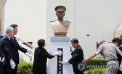 연평해전 전사 한상국 상사 모교에 흉상