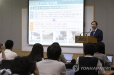 선로 밖에서 정비 스크린도어에 레이저센서 설치한다