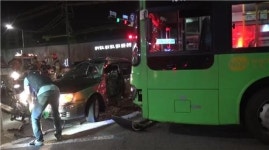 시흥대로서 시내버스-승용차 충돌…7명 부상