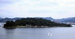 돝섬 뱃길 결국 끊겨…창원시-여객선사 정상화 방안 협의