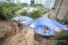 세종시 초등학교 인근 동산서 토사 유출