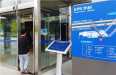  텅텅 빈 KTX 공주역…주차장은 운전연습장 전락