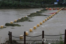 물에 잠긴 왕숙천 자전거 도로