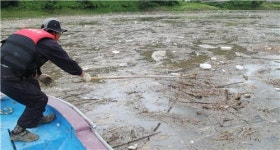 장마에 슬쩍 버린 양심…대청호 쓰레기 4천㎥ 유입 몸살