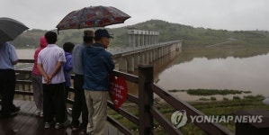 군남댐 찾은 연천 주민들