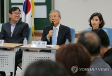 응곡중학교 찾은 김종인