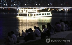 버스킹 공연 보며 피서