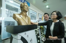 경남 축구 거목 전형두 흉상 제막