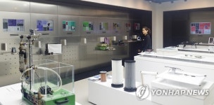 호신용 휴대전화 케이스 등 이색 상품 즐비