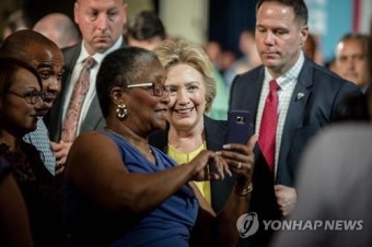 정강으로 보면 트럼프는 공화당 '접수' vs 힐러리는 '짜깁기'