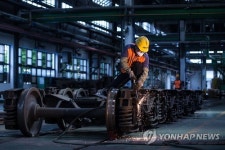 철도 차량정비 한창