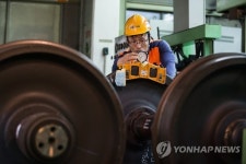 철도 차량정비 한창