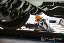 철도 차량정비 한창