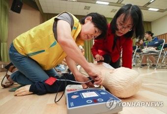 '자동 제세동기 사용은 이렇게'