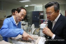 윤성규 환경부 장관, 정수기 기술개발 현장 시찰