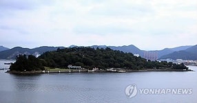또 끊길라…창원 해상유원지 돝섬 뱃길 일단 재개