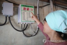 온도계 확인하는 이선영씨