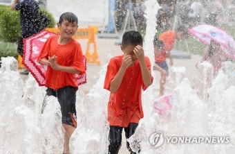 더위 잊게 하는 시원한 분수