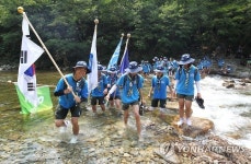두타연계곡을 건너서 행군