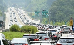 피서 절정..꽉 막힌 도로