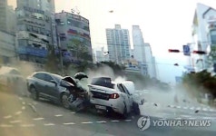 접촉사고 낸 외제차 도심 광란 질주…보행자 등 17명 사상(종합3보)