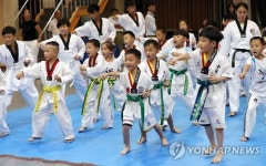 태권도 배우는 중국 학생들
