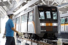 출입문 고장 난 인천지하철 2호선 전동차