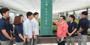 이동필 장관 스마트팜 확산 현장 점검
