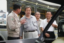 한국화이바 방문한 김무성