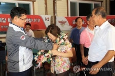 <올림픽> 기뻐하는 진종오 어머니