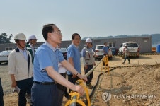 여름휴가 반납 거제시장 폭염 속 조선소 협력사 찾아