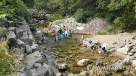 폭염 피해 계곡으로