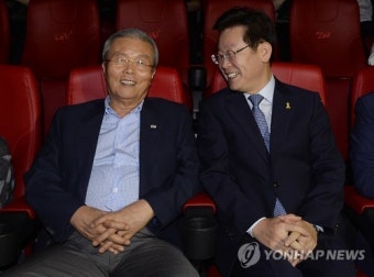 대화하는 김종인 이재명