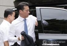 변중석 여사 제사 참석하는 정문선 부사장