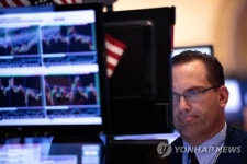 뉴욕증시 국제유가 급락 속 혼조…다우 0.12% 하락 마감