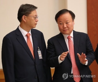 민정수석과 정무수석 대화